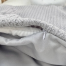 Paturica bebe din satin si material tricotat cu pilota si fundita, gri (5)